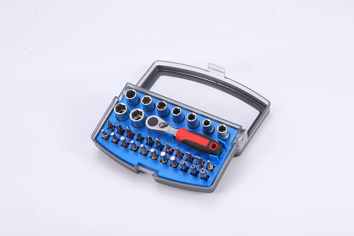 32pc  Socket & Ratchet Bit Set