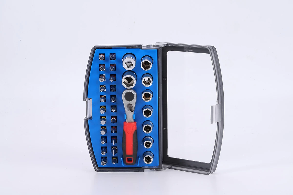 32pc  Socket & Ratchet Bit Set